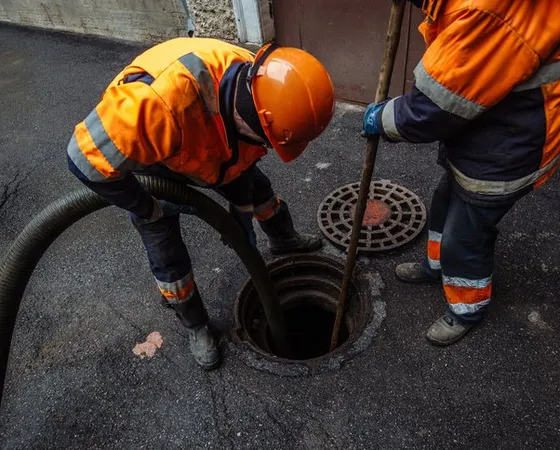 Bei Störungen an der Kanalisation oder Wasserinfrastruktur wünschen Sie sich schnell Klarheit. Mit 123mitschauen fügen Sie dem Gespräch Live-Bild hinzu, sodass Sie schneller beurteilen und gezielter handeln.