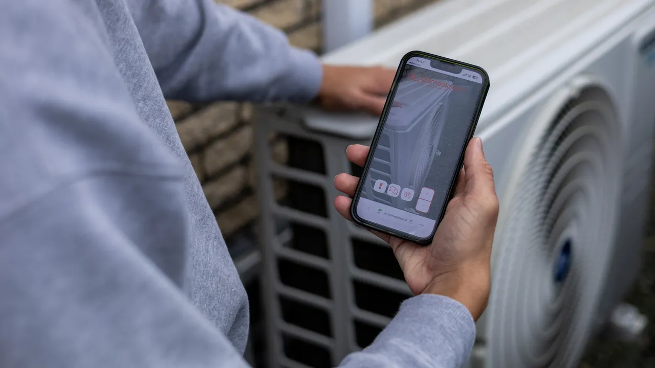 klant meekijken airconditioning HQ